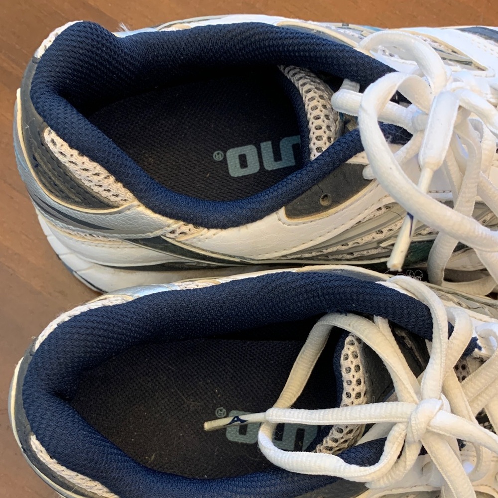 Mizuno Women’s White and Blue Athletic Shoes - Picture 5 of 7